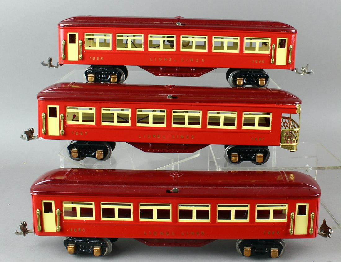Lionel Passenger Set 1686, 1687, 1688: Lionel O gauge Passenger Set 1686, 1687, 1688. Excellent with nice lettering on both sides of cars.