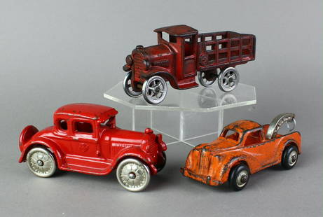 3 Hubley & Williams Cast Iron Cars & Truck: Hubley & Williams Cast iron vehicles. Car roadster repainted, otherwise originals. Longest 5 inches.