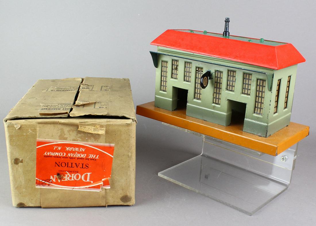 Rare Dorfan Train Station 425 in Original Box: Rare Dorfan Train Station 425 In the original box. Scarce tin station and box. Excellent condition and complete box.
