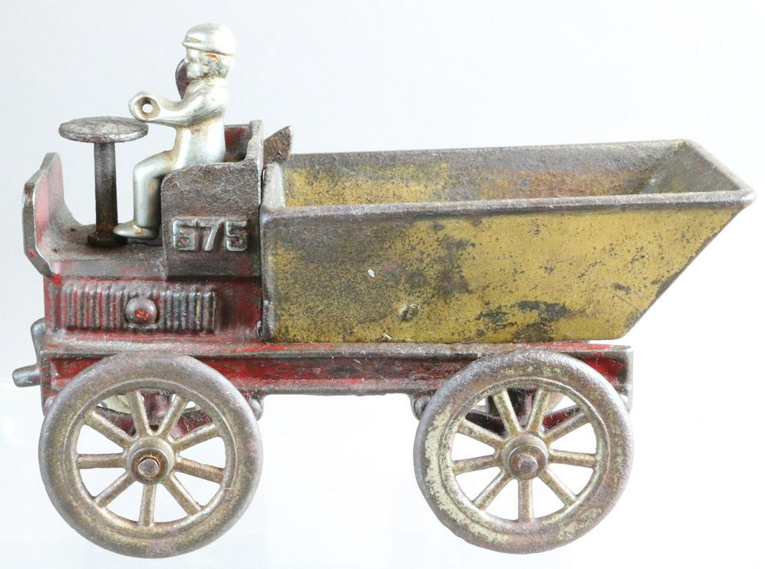 Arcade Motorized Dump Truck Cast Iron Early: Arcade Motorized Dump Truck Cast Iron Early 7 inches