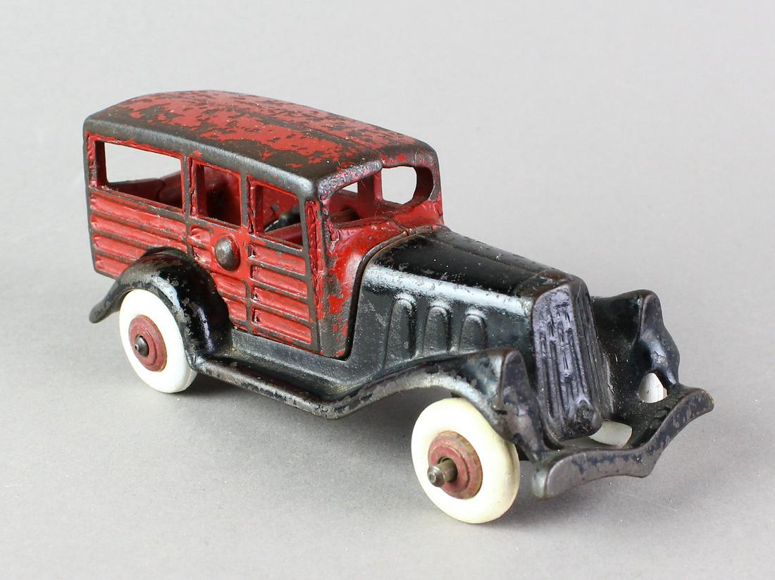 1930s Hubley Woodie Wagon Take Apart Car (1 of 4)