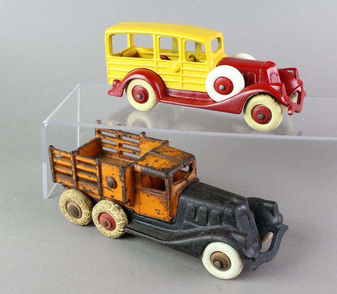 Hubley Take Apart Stake Truck & Woodie Wagon (1 of 4)