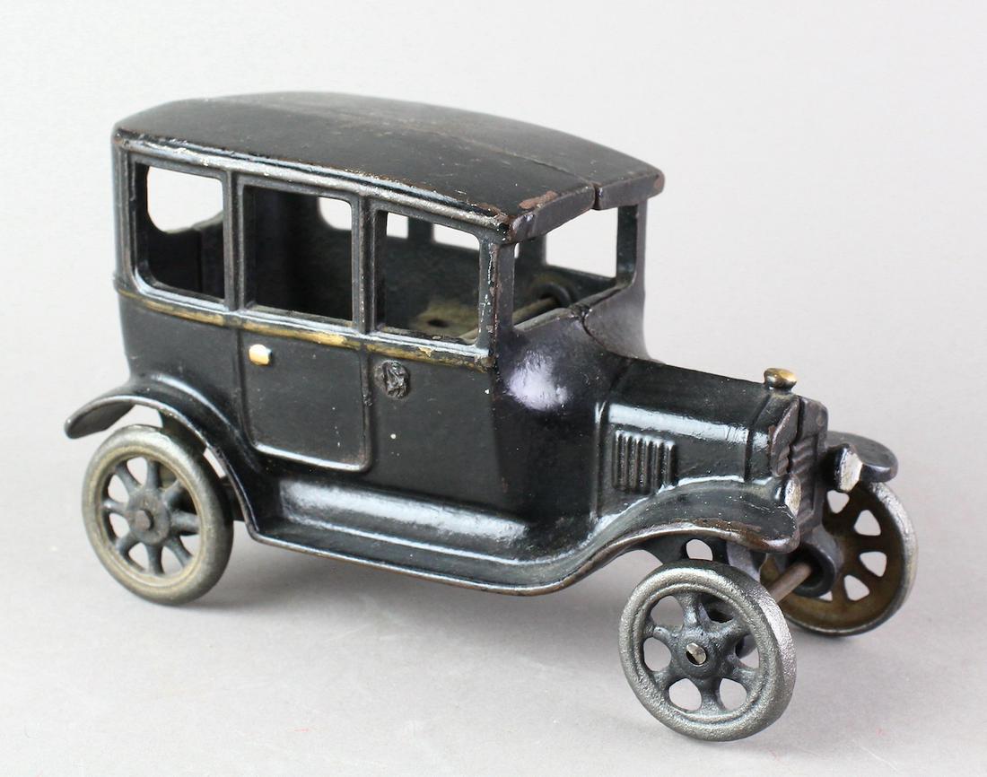 Arcade Ford Model T Cast Iron Car (1 of 5)