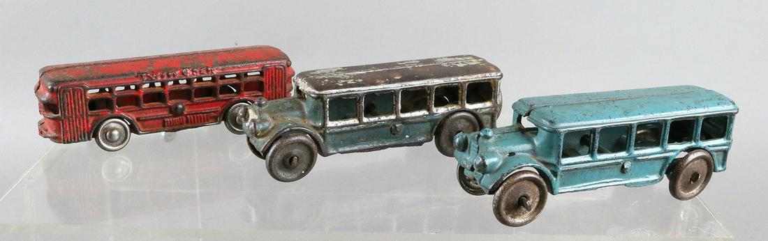 Arcade Fageol Bus Lot Cat Iron (1 of 3)