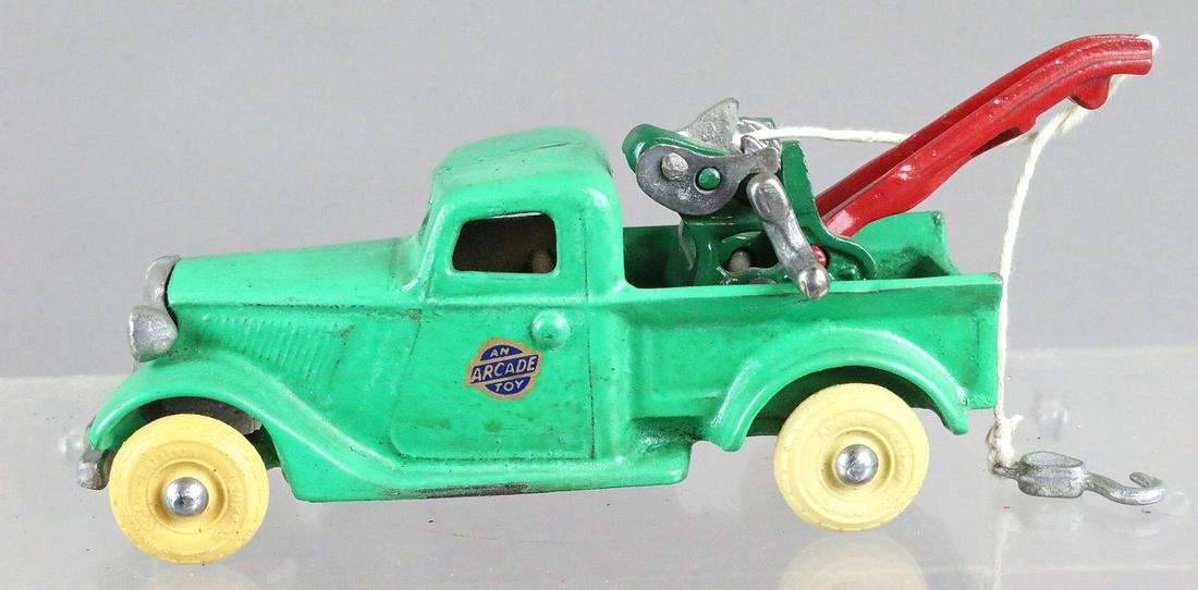 Arcade Cast Iron Wrecker Truck (1 of 3)