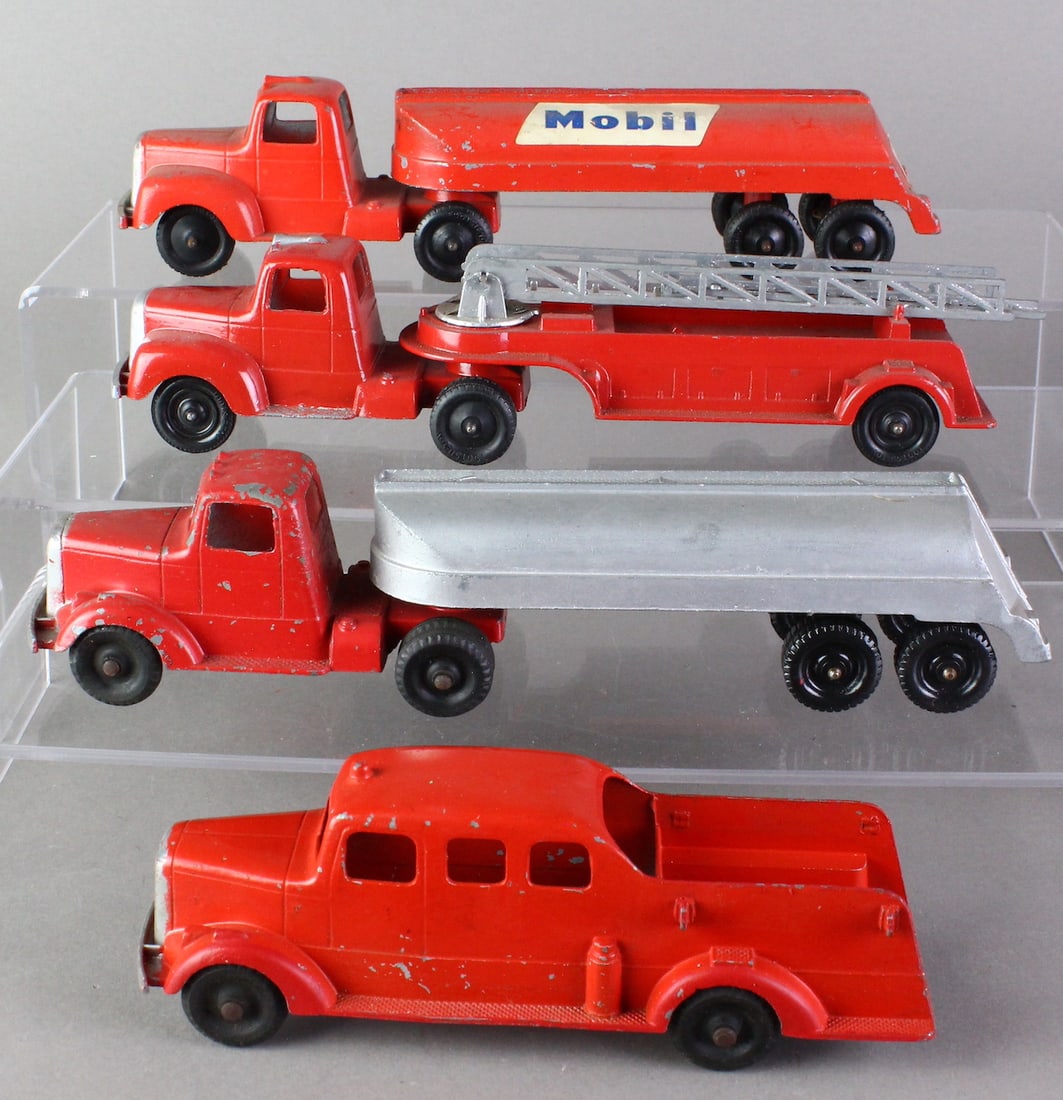 Tootsietoy Mobil Gas and Tanker: Tootsietoy Truck and trailer Mobil Gas, Tanker, Ladder and long Fire Chief.