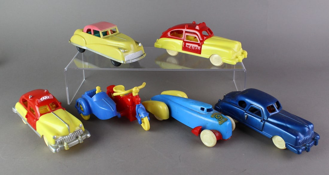 Renwal Taxi Cabs, Motorcycle, Cars, Racer (1 of 3)