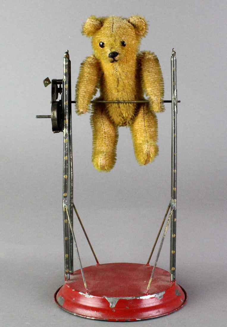 Gunthermann German Acrobat Bear on Trapeze Wind Up (1 of 5)