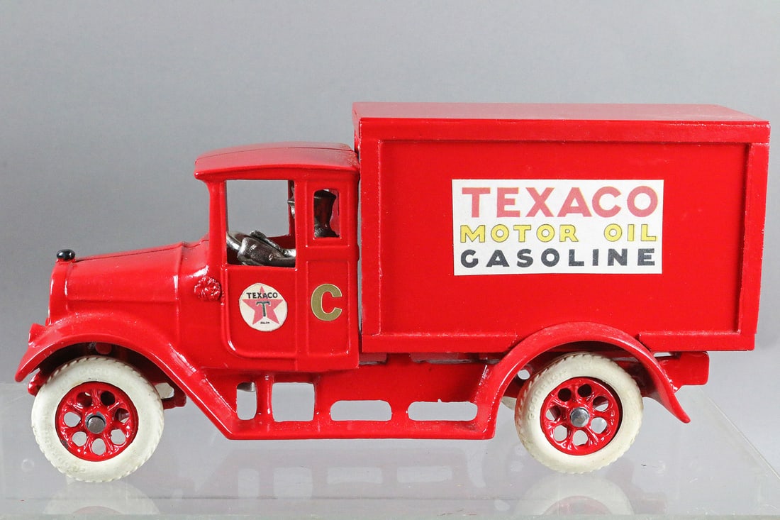 Arcade Fantasy Cast Iron Texaco Truck (1 of 3)