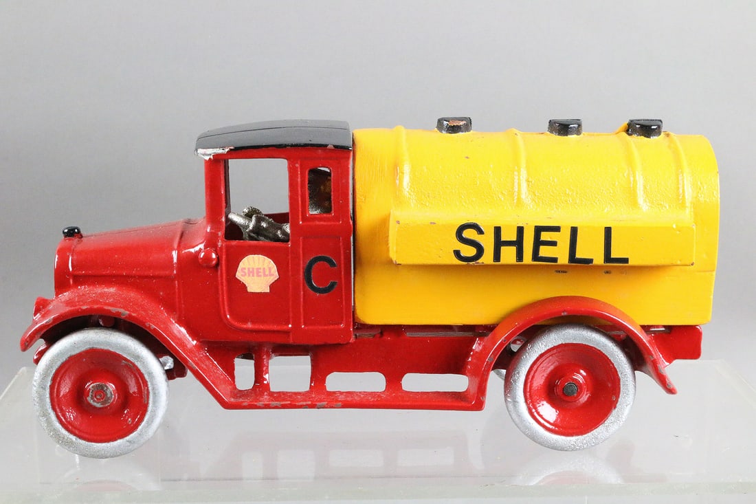 Arcade Shell Tanker Truck Cast Iron (1 of 2)