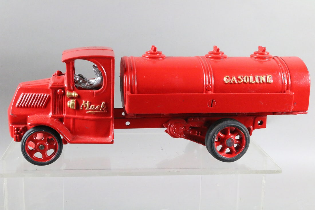 Arcade Mack Gasoline Truck Cast Iron  Restored (1 of 3)