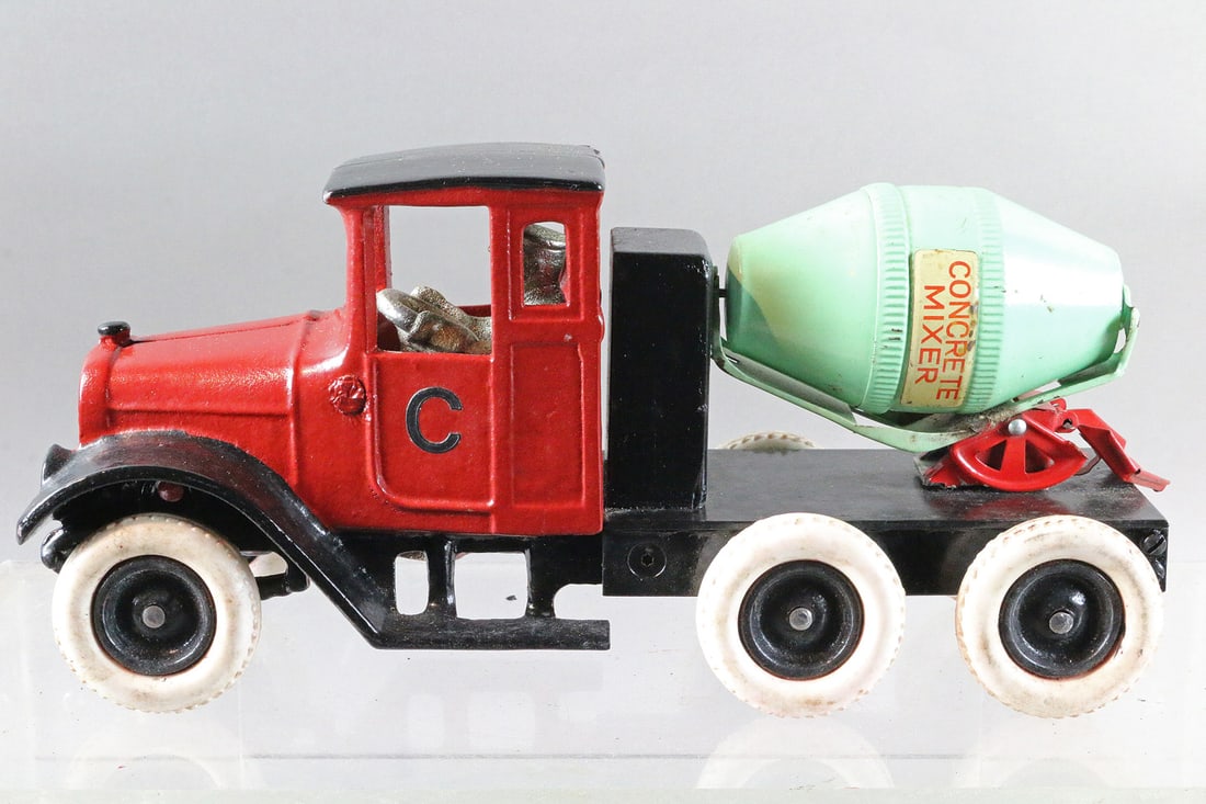 Arcade Cast Iron Truck Restored (1 of 2)