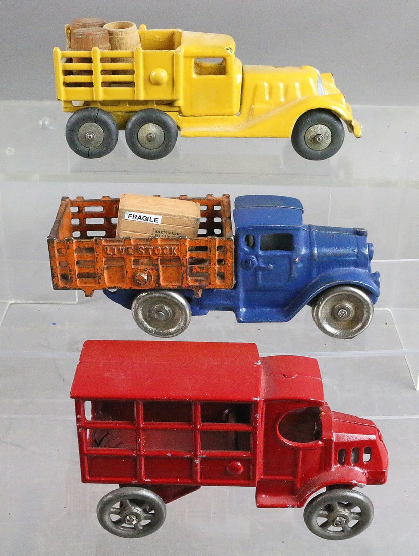 Kilgore Arcade Cast Iron Truck Lot (1 of 3)