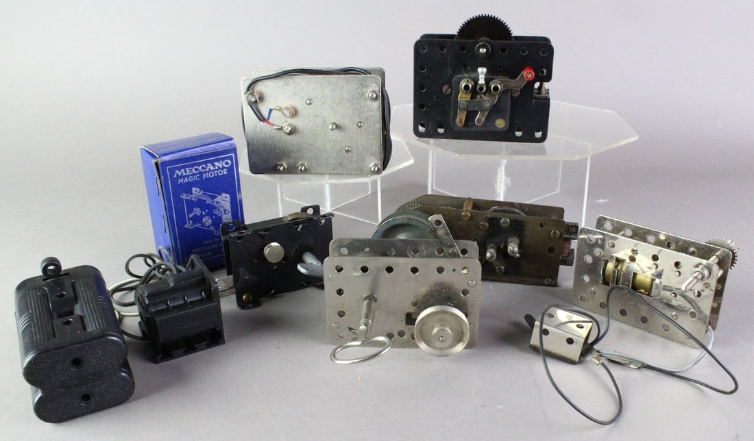 Mecccano Magic Motor & Clockwork Motors (1 of 3)