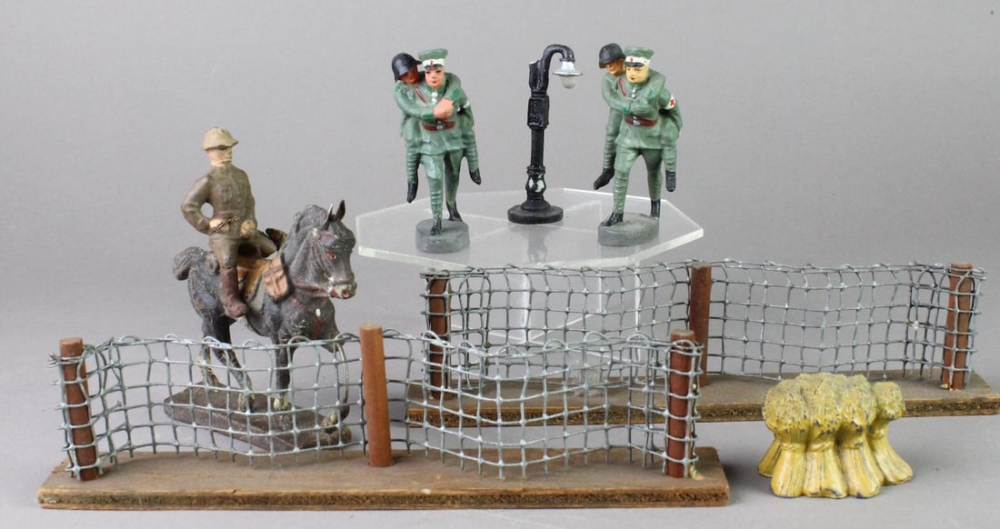 Elastolin Lineol Soldier Carry and Barbed Wire & Horseman (1 of 4)