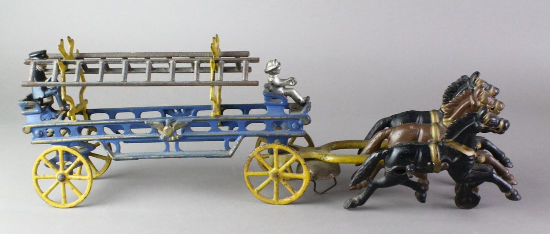 Hubley Cast Iron 3 Horse Hook & Ladder Fire Engine (1 of 4)