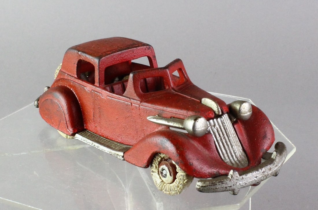 1930s Hubley Cast Iron Studebaker Town Car (1 of 5)