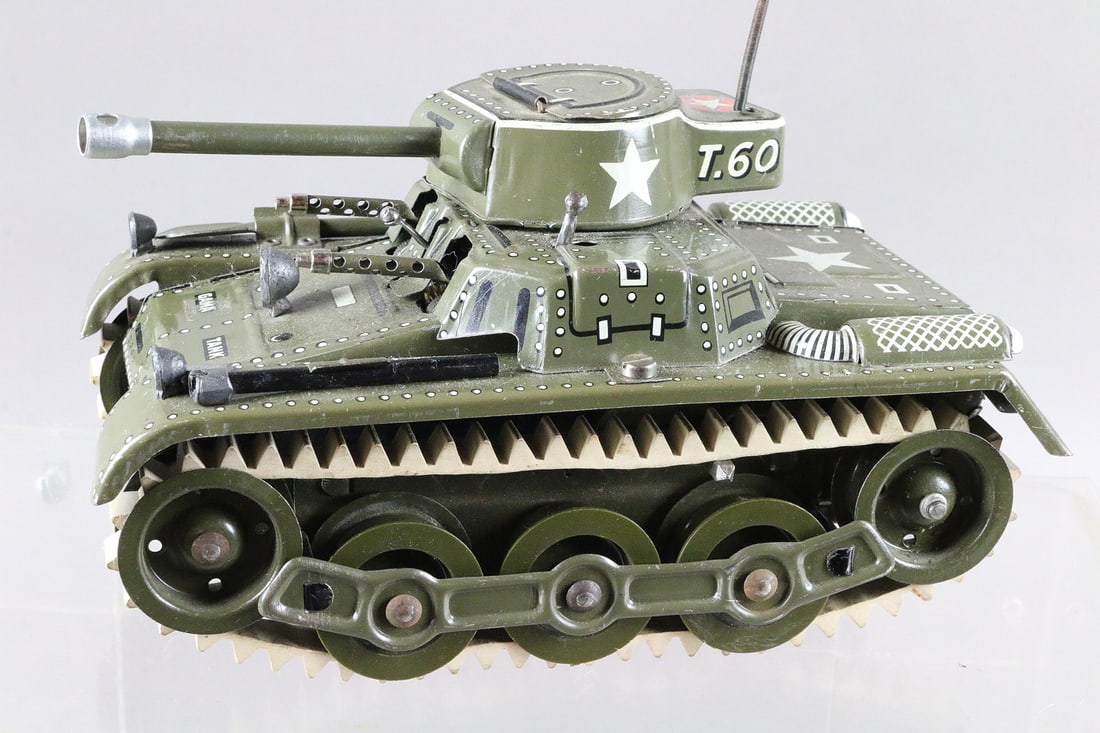 Gama Large Tin Tank Germany  Clockwork (1 of 4)