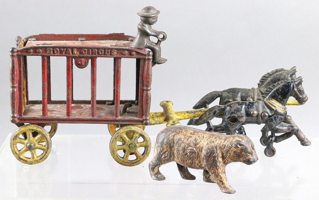 Hubley Royal Circus Cast Iron Horse Drawn: Hubley Royal Circus Cast Iron Horse Drawn, 10 inches
