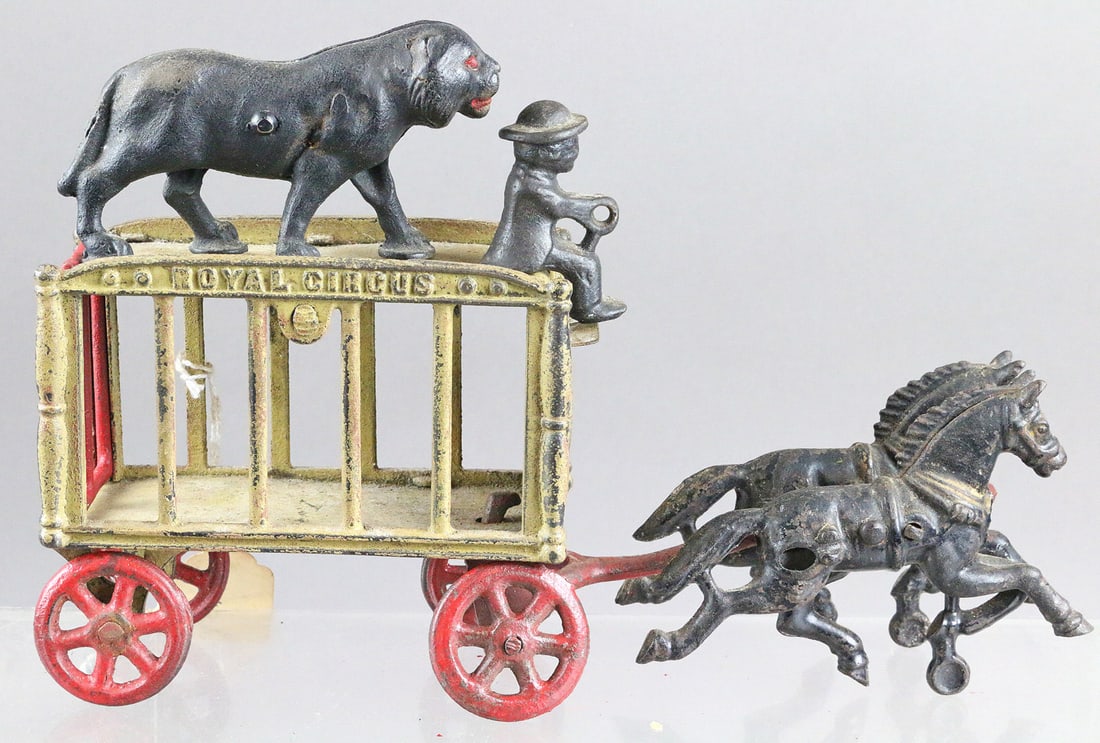 Hubley Royal Circus Cast Iron Horse Drawn: Hubley Royal Circus Cast Iron Horse Drawn, 10 inches