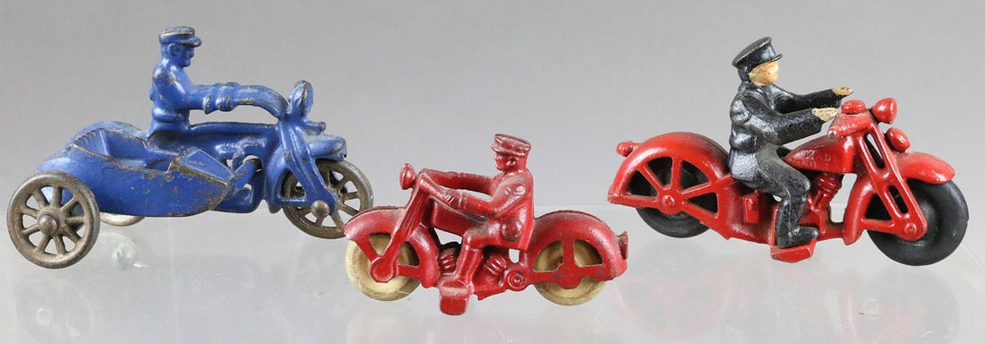 Hubley Motorcycle Lot Cast Iron: Hubley Motorcycle Lot Cast Iron 3, 5 inches