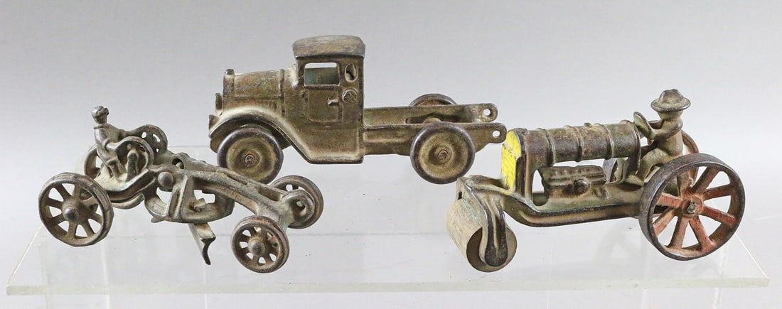 Cast Iron Tractor, Kenton Road Grader & Truck Lot: Kenton road grader, Tractor, and Truck Cab Cast Iron Lot 5-6 inches.