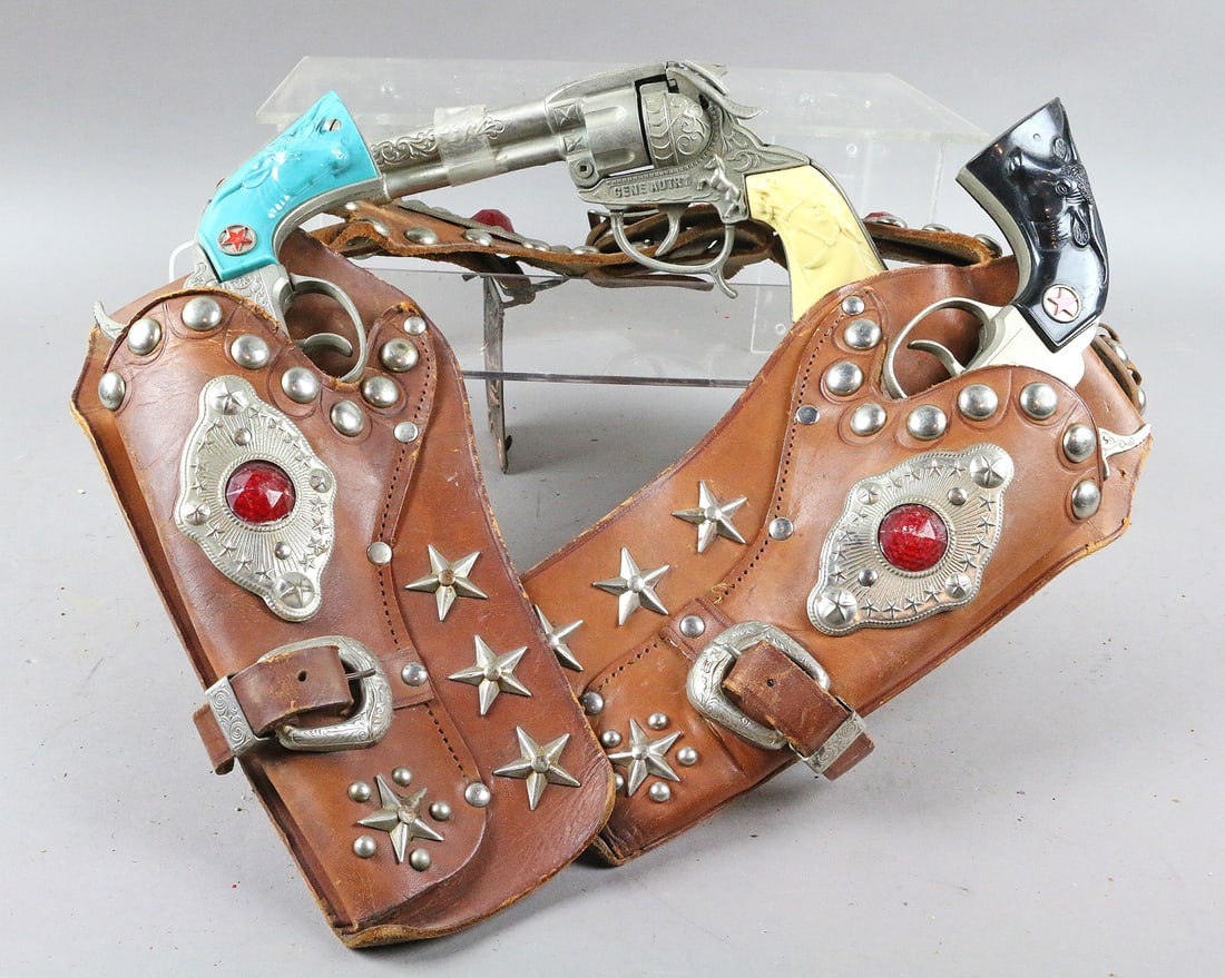 Hubley Cap Gun Lot w Holster Set: Hubley Cap Gun Lot w Holster Set