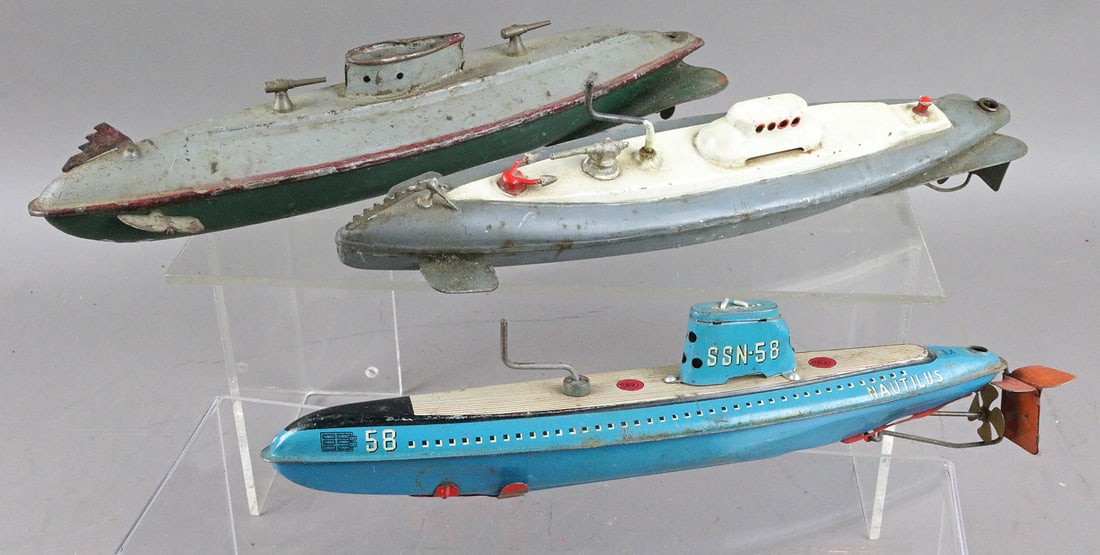 German Japan Wind Up Submarine Lot: German Japan Wind Up Submarine Lot, (3), 15 inches