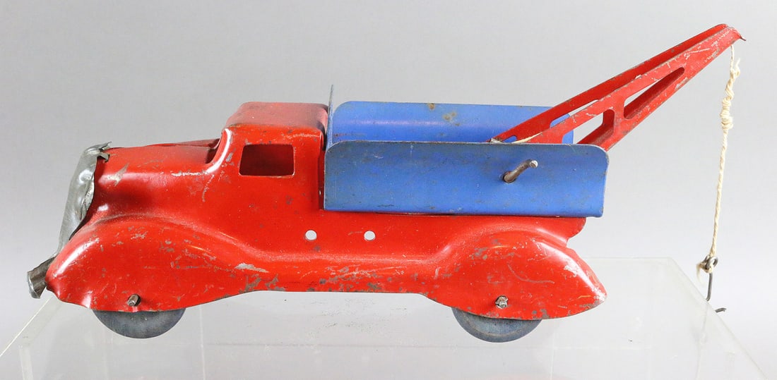 Wyandotte Tow Truck Pressed Steel Deco: Wyandotte Tow Truck Pressed Steel Deco 12 inches