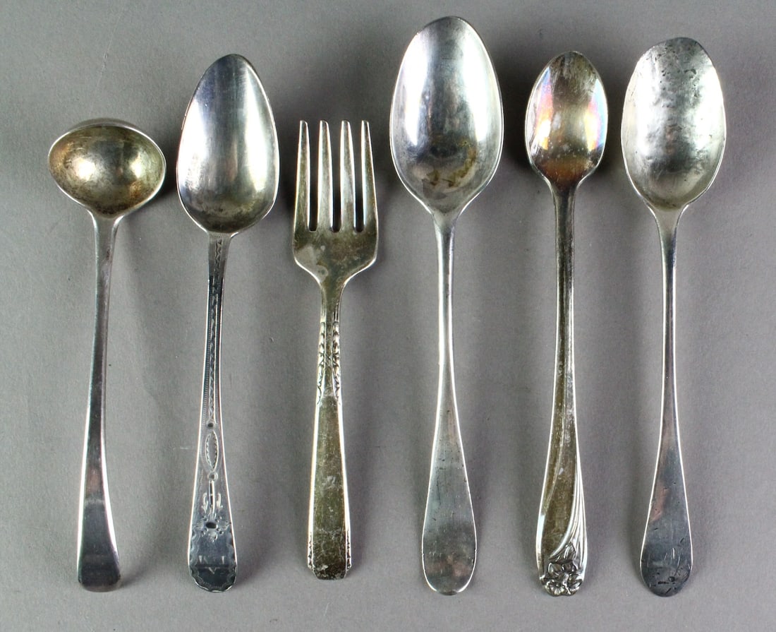 6 Piece Coin Silver Lot: 6 Piece Coin Silver Lot. Child, teaspoons, small fork, sugar serving spoon. Longest 5 3/4 inches. Rogers, Rogers Bros. Daffodil 1847, Markings noted. 2.8 ounces silver.
