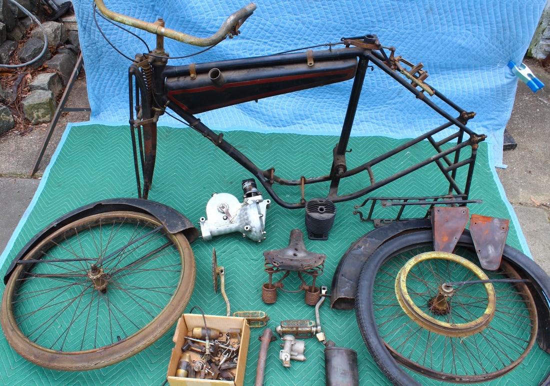 1920s Peugeot 110 CM3 Type CM1 Parts Cycle: en suite with previous lot. 1920s PEUGEOT 110 CM3 Type CM1 parts motorcycle. True Garage find, 1922-1925 Peugeot Motorcycle with the original paint, original parts and engine with moving piston (not f