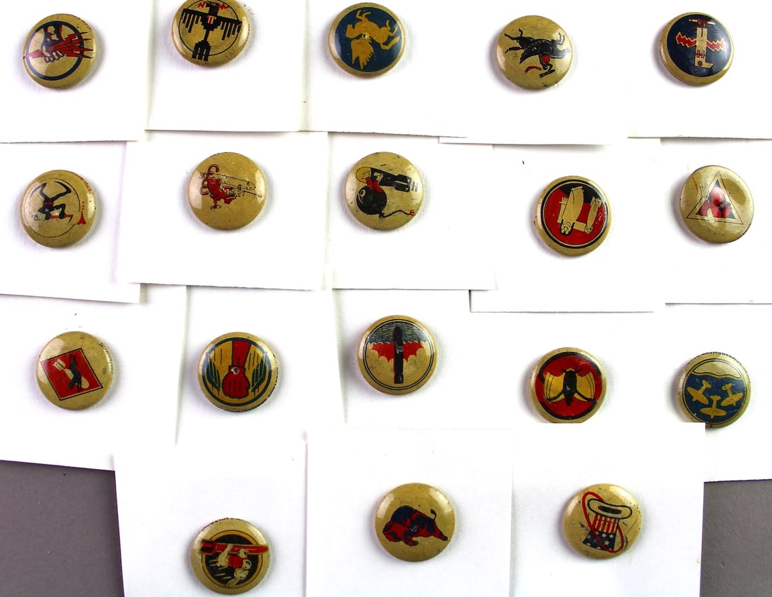 18 Kelloggs Pep Cereal Premium Pins WWII Bomber Group: Kellogs Pep Pins WWII Set with bomber divisions. Battle Creek, Michigan Kellogg Company, 1945-1946. 18 tin button originals.