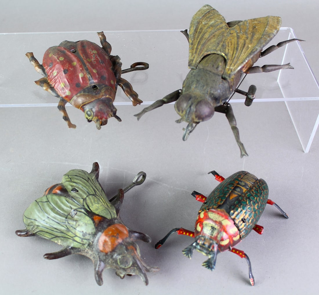 Lehmann German Tin Giant Beetles: Lehmann & German Tin Giant Beetles/Fly Wind ups. Large wing flapping insects from Lehamann, Stocke etc. All appeared to be working. Longest about 4 1/2 inches.