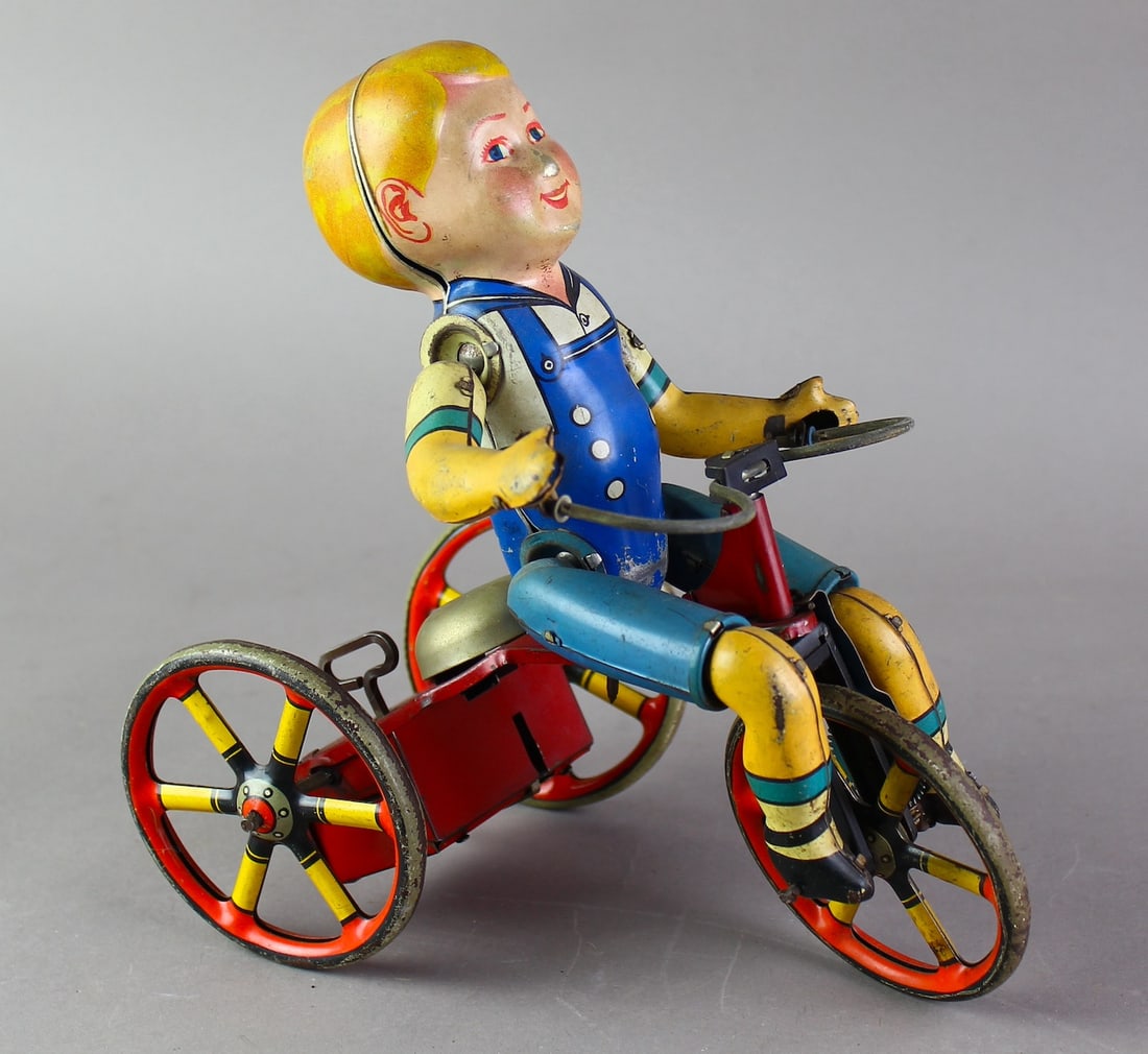 Marx Kiddie Cyclist Tricycle Scarce Version: Marx Kiddie Cyclist Tricycle Scarce version. Working Wind Up, produced 1 year. 9.5 x 7 inches long