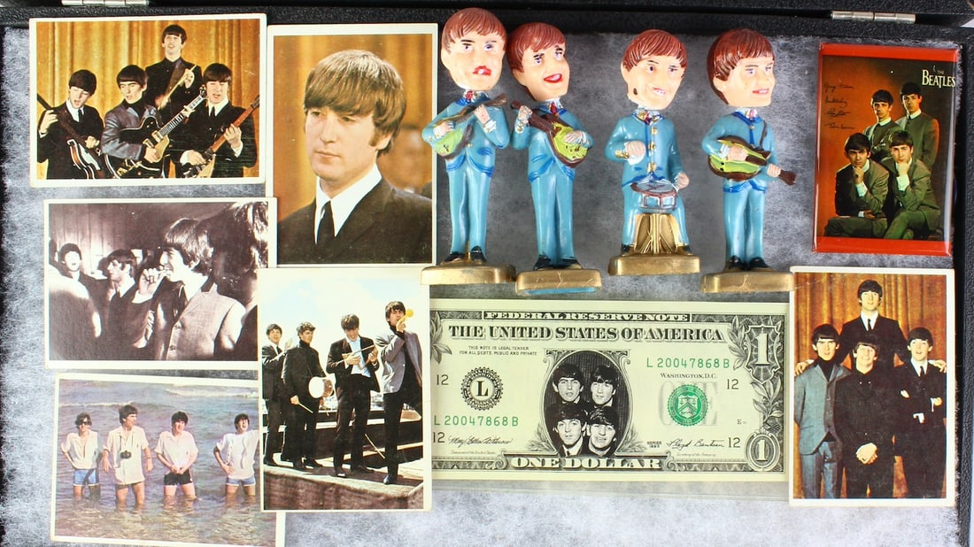 Beatles Nodder Set with Topps Cards & Dollar (1 of 4)