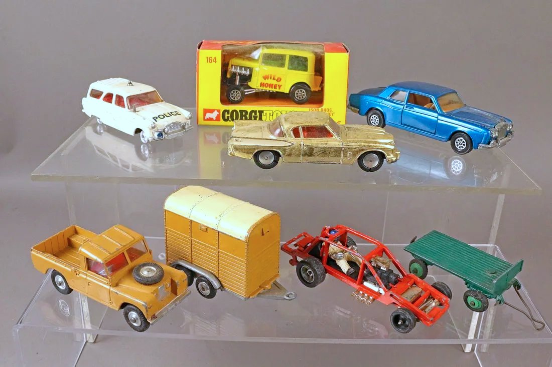 Corgi  Toy Car Lot Incl Boxed (1 of 2)