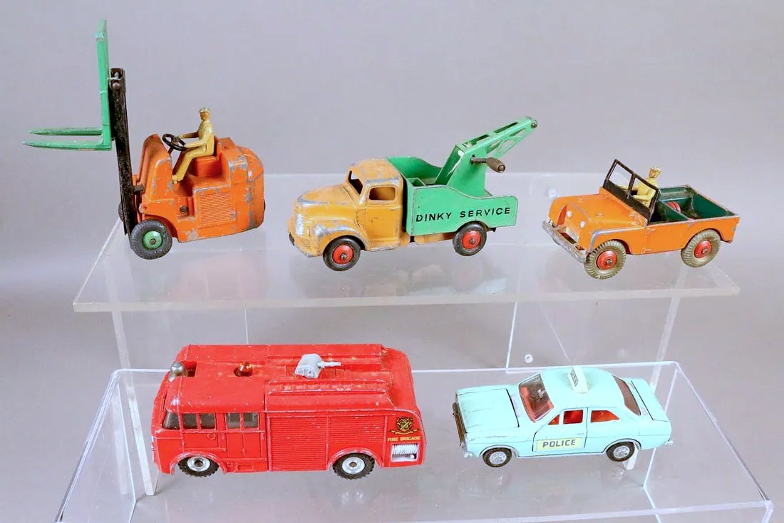 Dinky Car Lot- Cars Trucks, Wrecker (1 of 2)