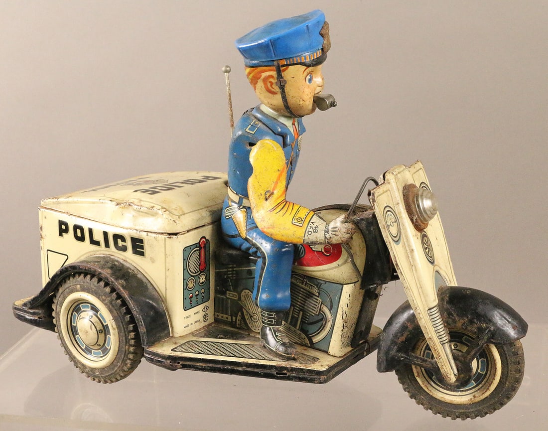 Modern Toys Motorcycle Cop Trike Batt Op Japan (1 of 2)