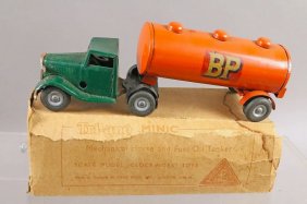 Tri-Ang Minic Mechanical Fuel Oil Tanker In Box