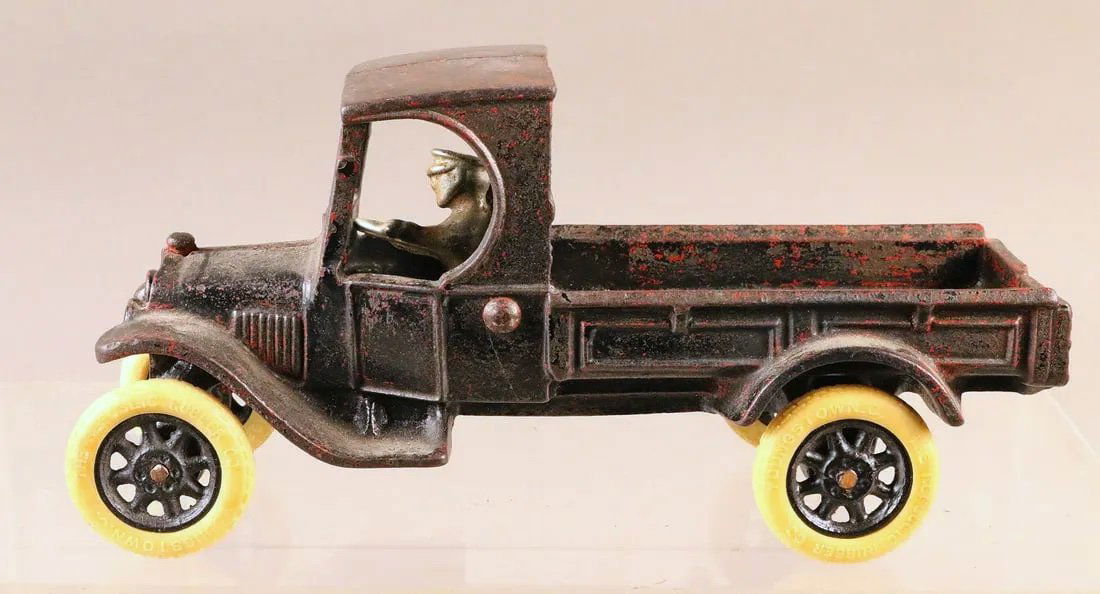 Arcade Cast Iron Model T Pick Up Truck (1 of 3)