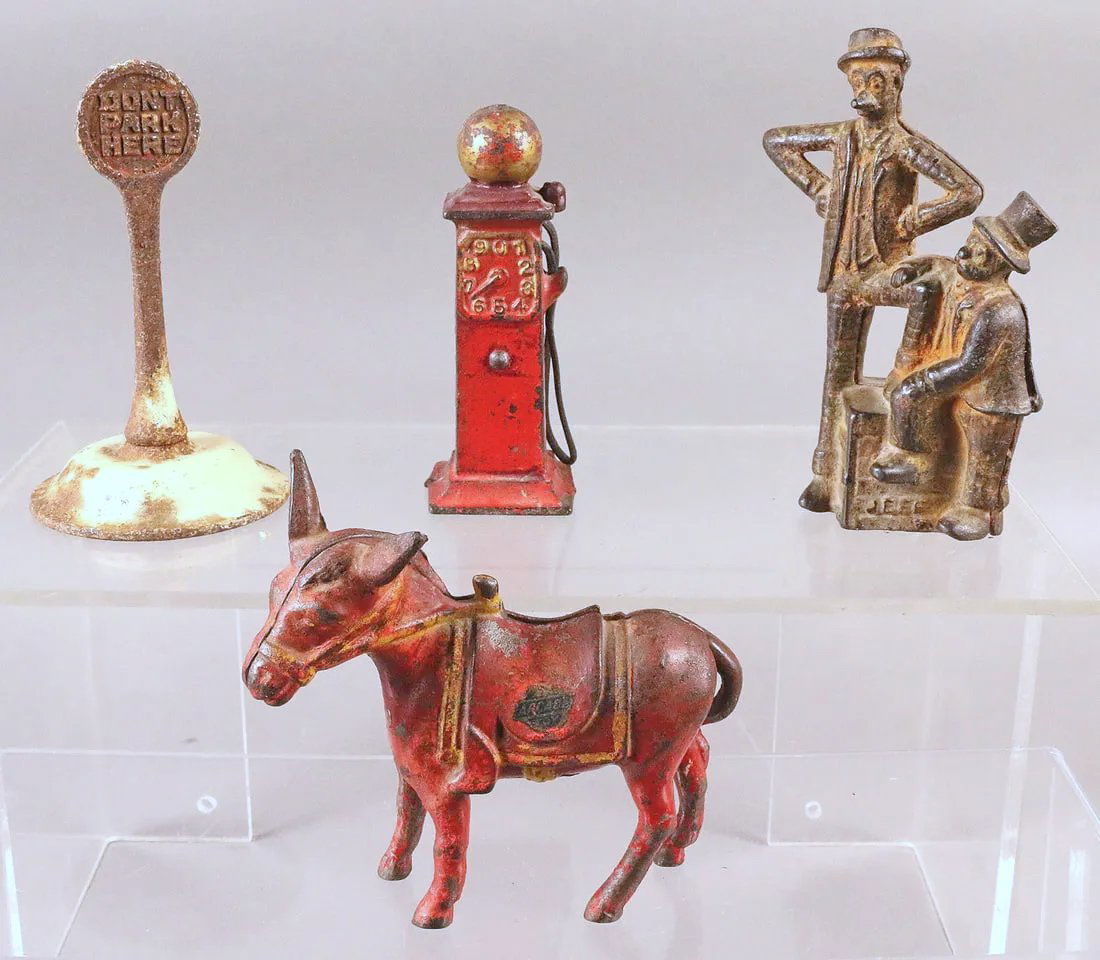 Arcade Cast Iron Gas Pump Lot (1 of 2)