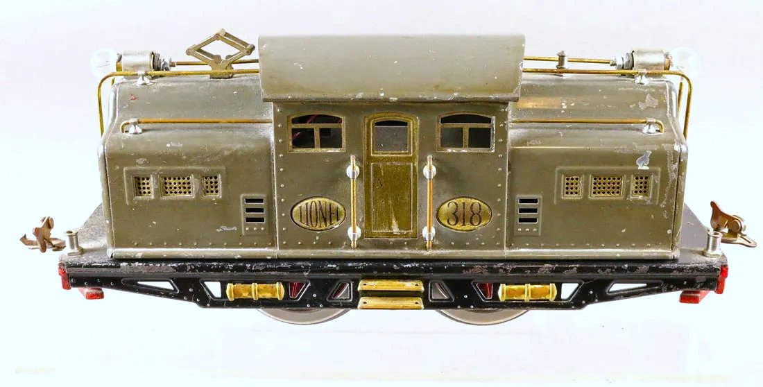 Lionel 318 Electric Locomotive Center Cab: Lionel 318 Electric Locomotive, Std Guage