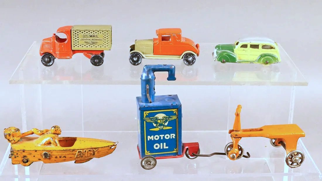 Tootsietoy, Hubley Baby Boat,  Marx Roadside Rest Motor Oil, Kilgore (1 of 2)