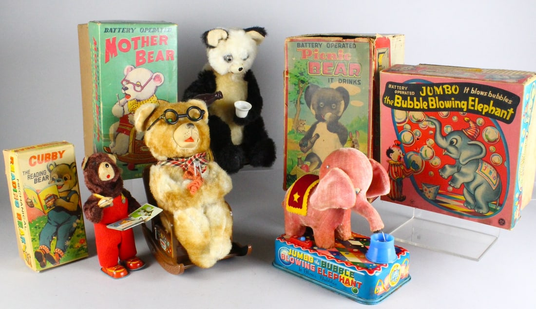 Battery Op Group & Wind Up Reading Bear All in Box (1 of 3)