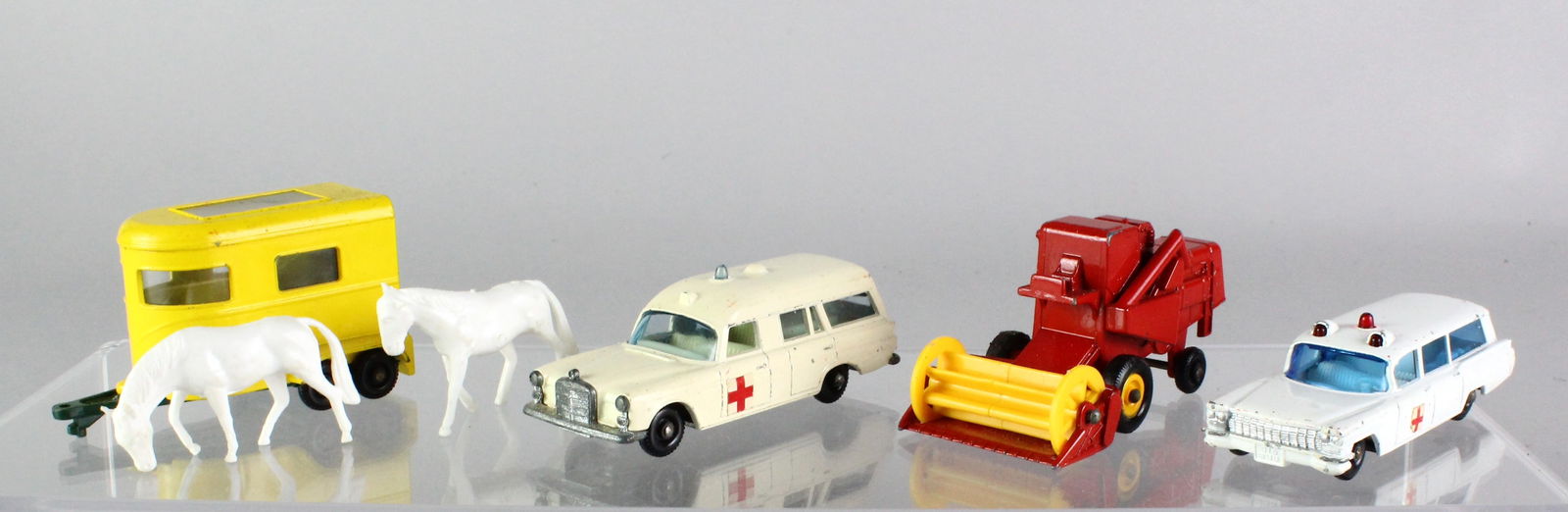 Matchbox Lot Ambulances & Trailer (1 of 4)