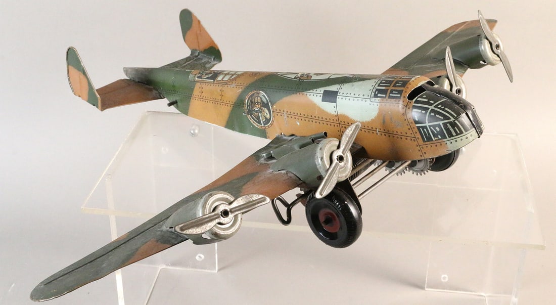 Marx Pressed Steel Clockwork WWII Bomber (1 of 5)