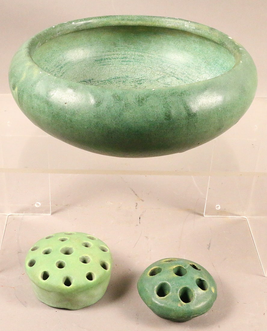 Zanesville Squat Pot w 2 Frogs (1 of 3)