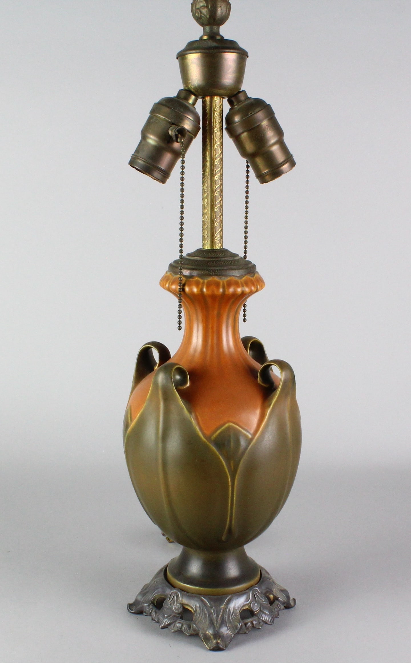 Roseville Velmoss Lotus Lamp (1 of 5)