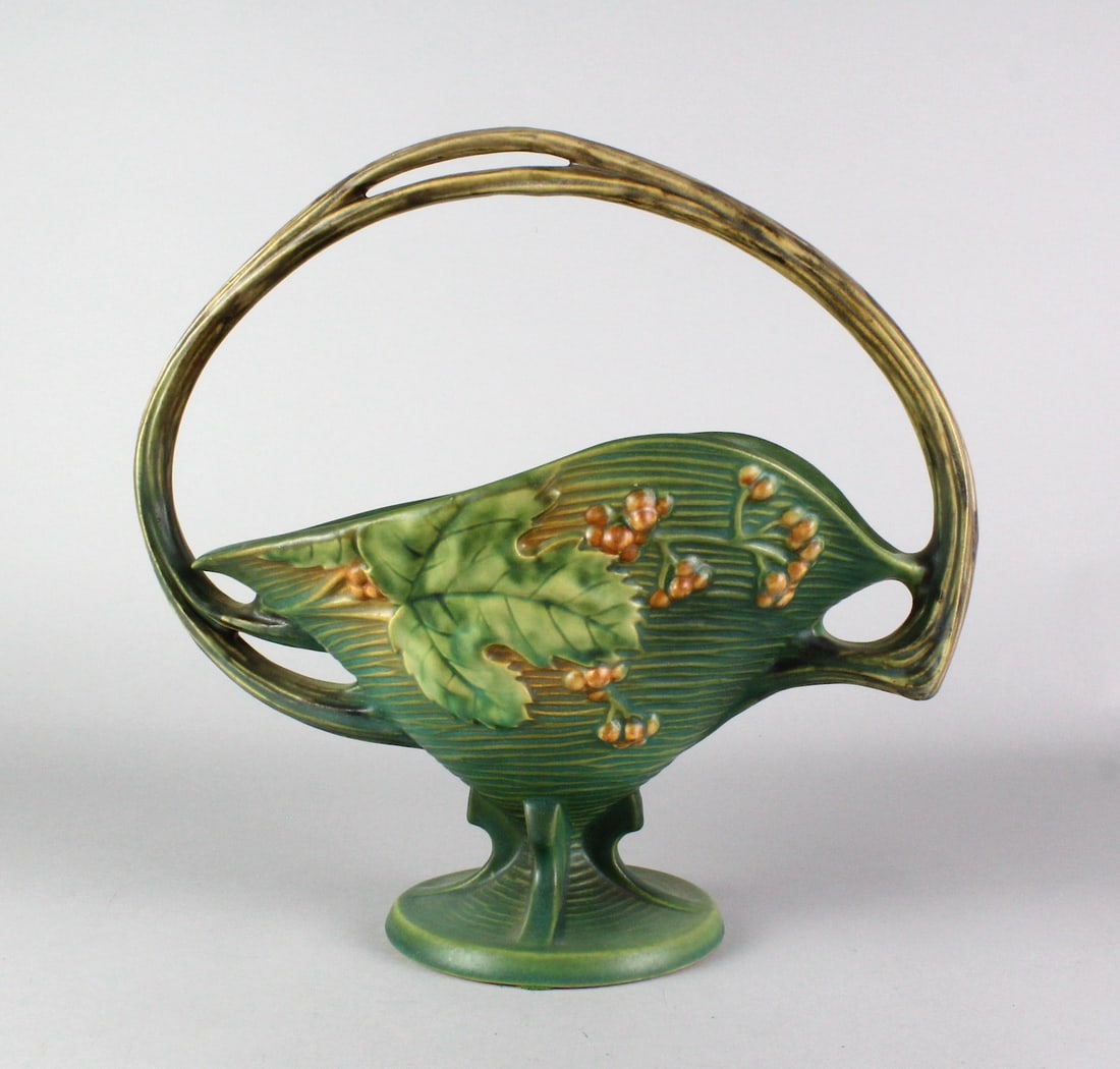 Roseville Bushberry Green Basket Vase Perfect! (1 of 6)