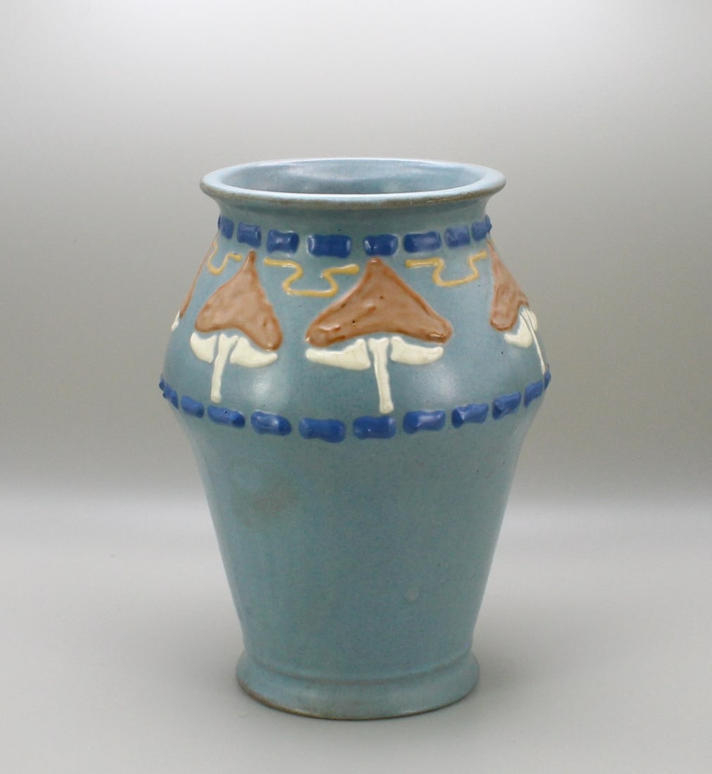 Roseville Aztec Arts & Crafts Mushroom Vase (1 of 4)
